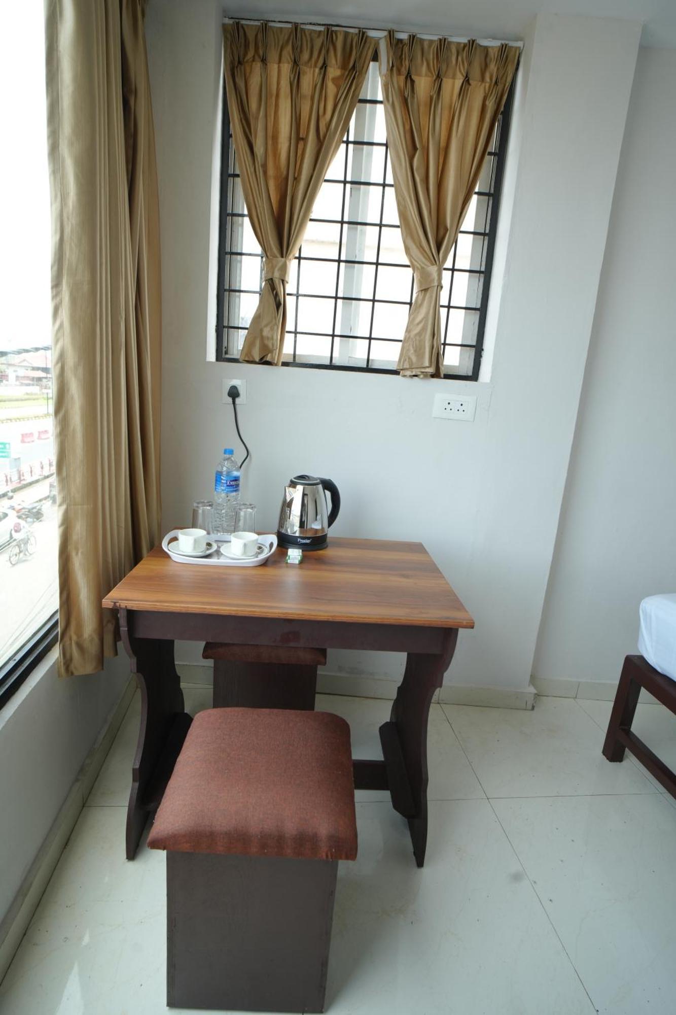 Port View Residency Pvr Hotel Nedumbassery Exterior photo
