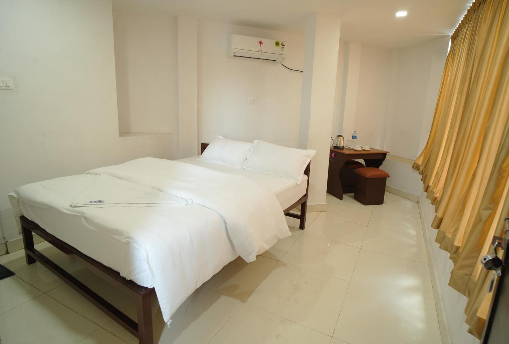 Port View Residency Pvr Hotel Nedumbassery Exterior photo