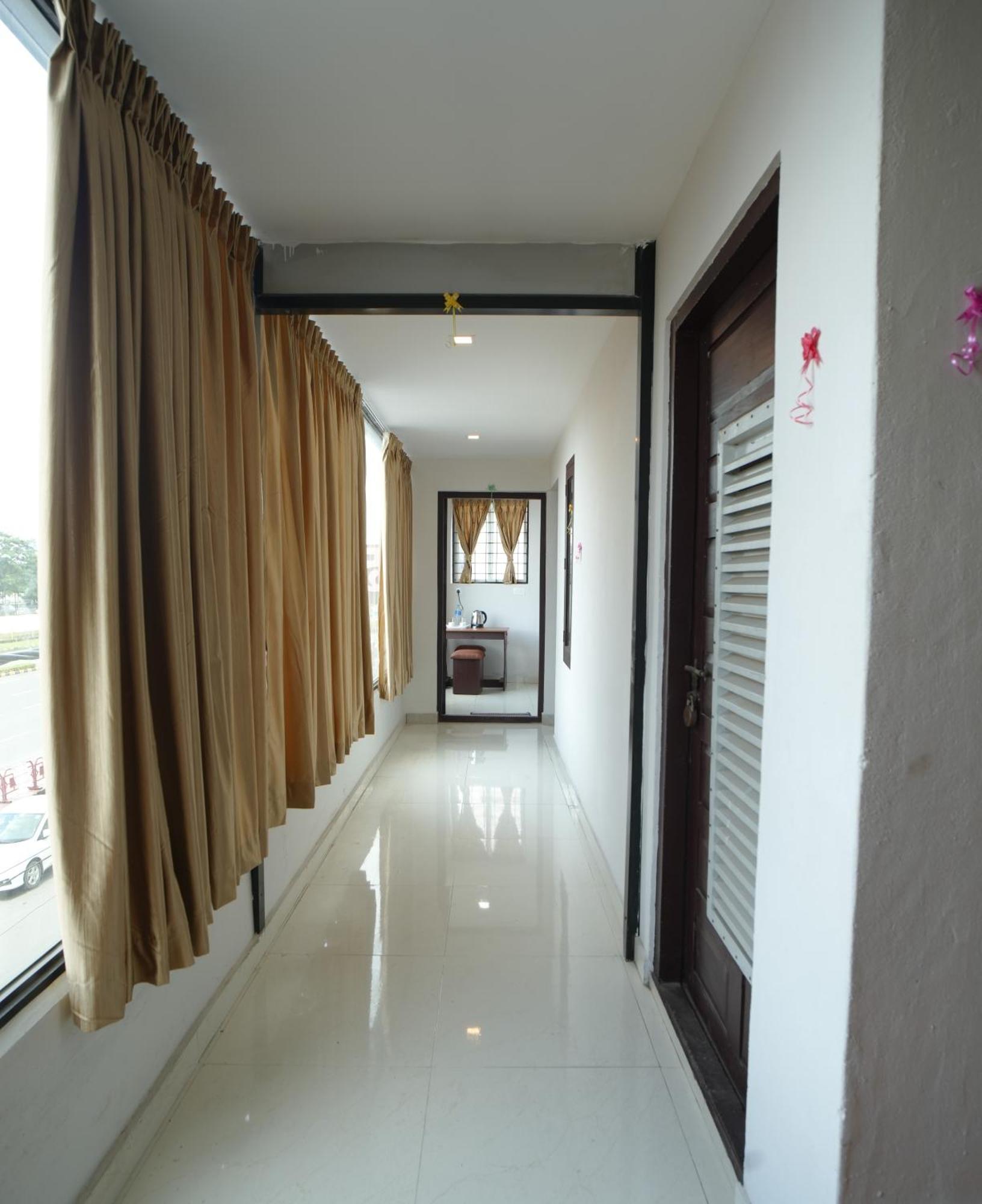 Port View Residency Pvr Hotel Nedumbassery Exterior photo