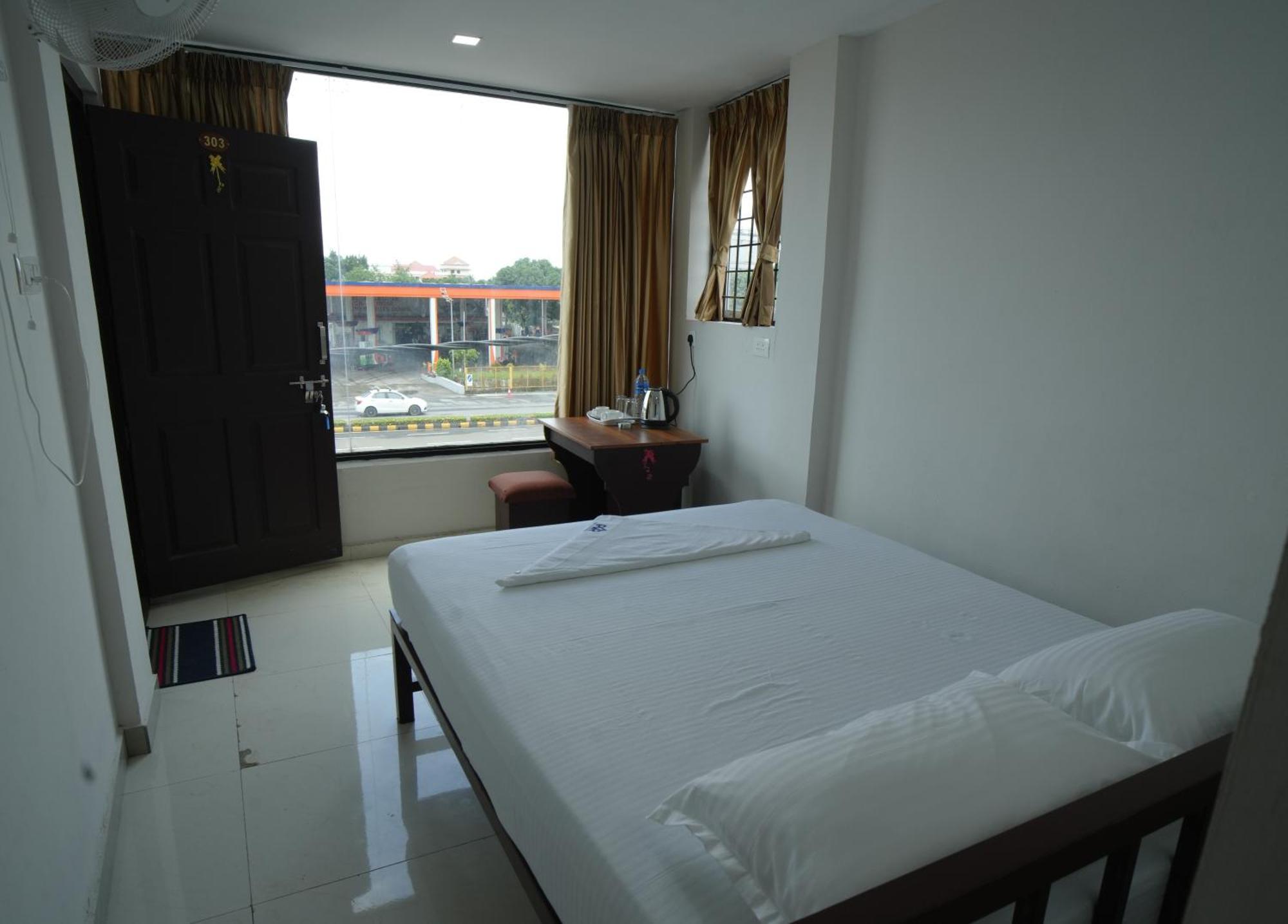 Port View Residency Pvr Hotel Nedumbassery Exterior photo