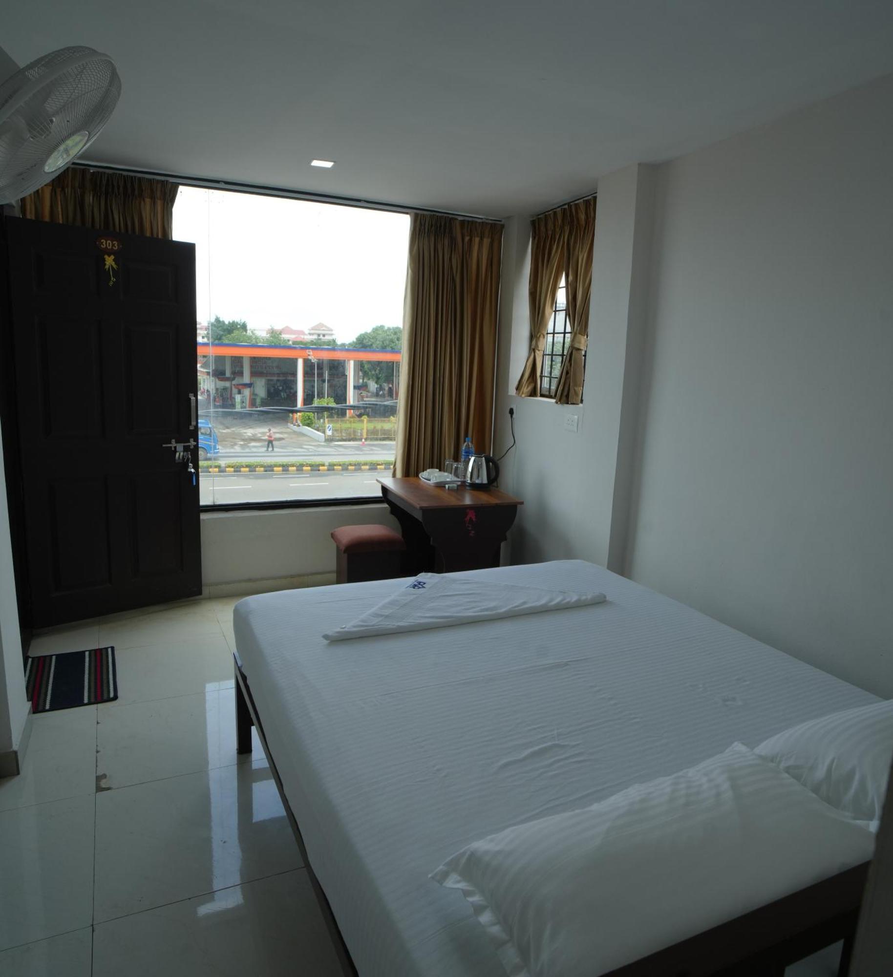 Port View Residency Pvr Hotel Nedumbassery Exterior photo