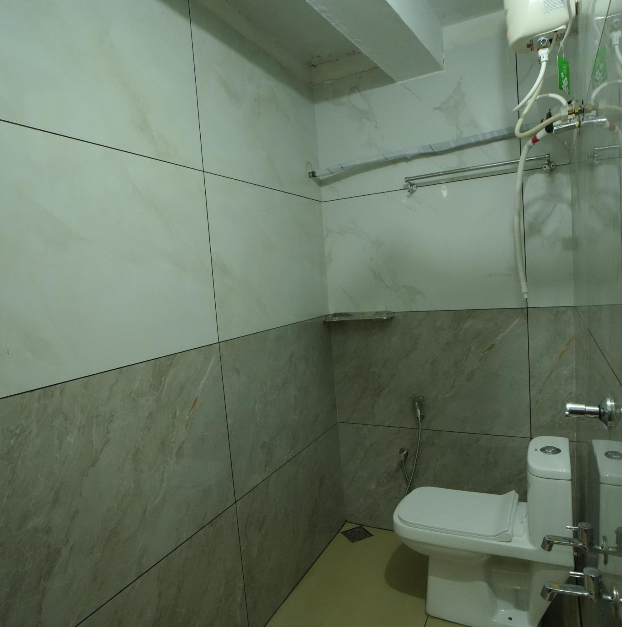 Port View Residency Pvr Hotel Nedumbassery Exterior photo