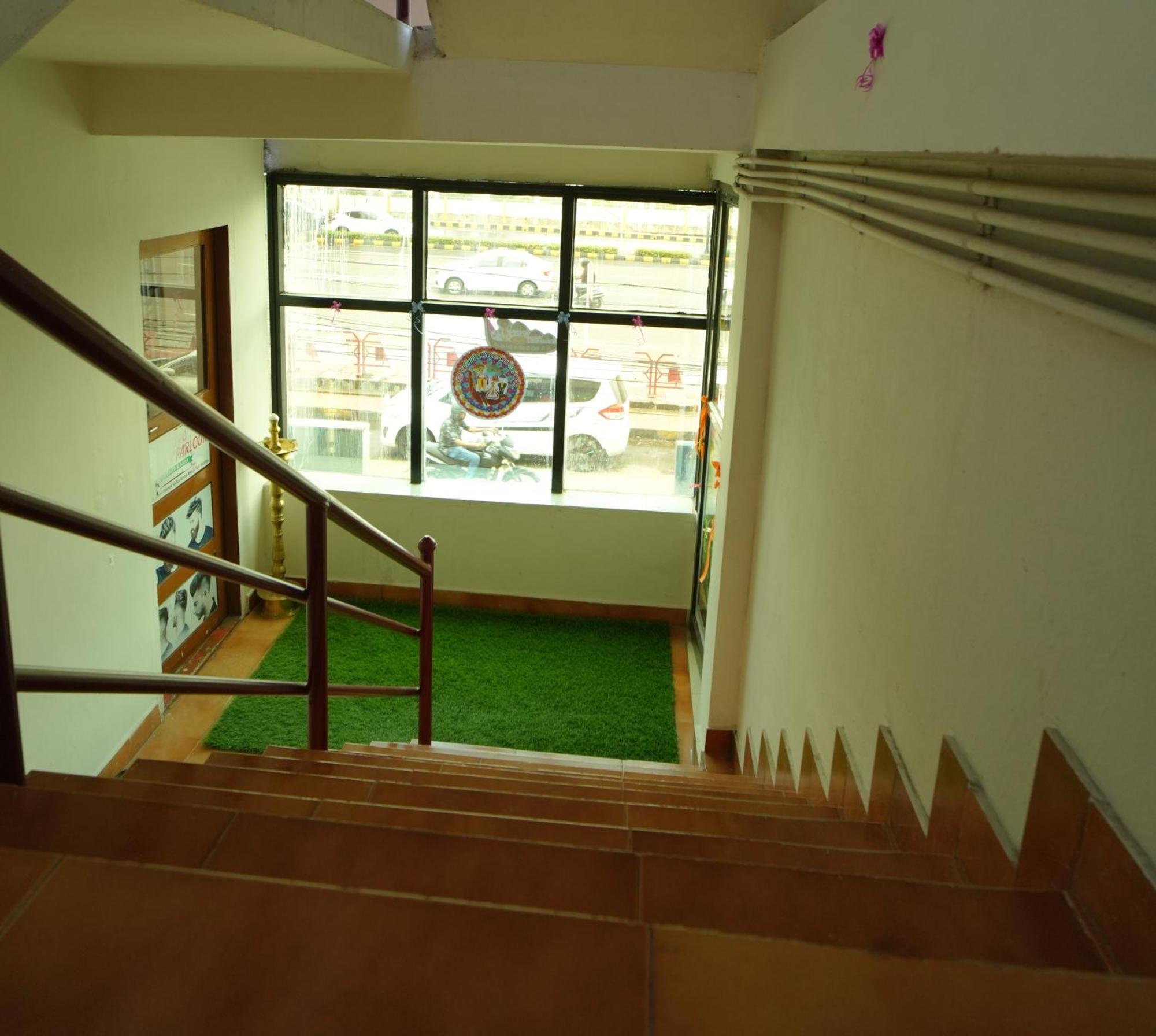 Port View Residency Pvr Hotel Nedumbassery Exterior photo