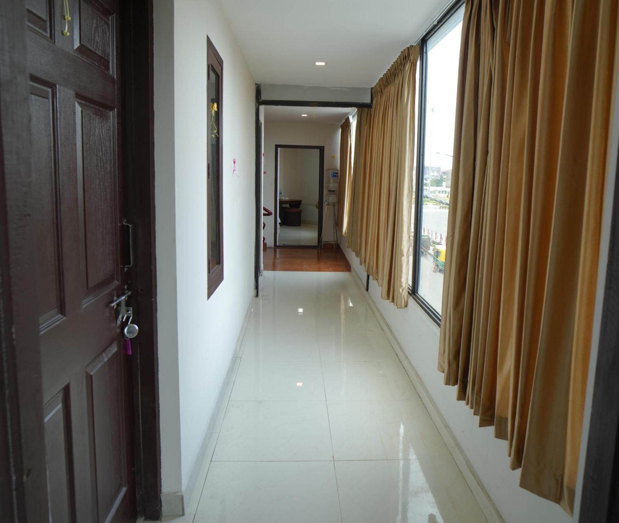 Port View Residency Pvr Hotel Nedumbassery Exterior photo